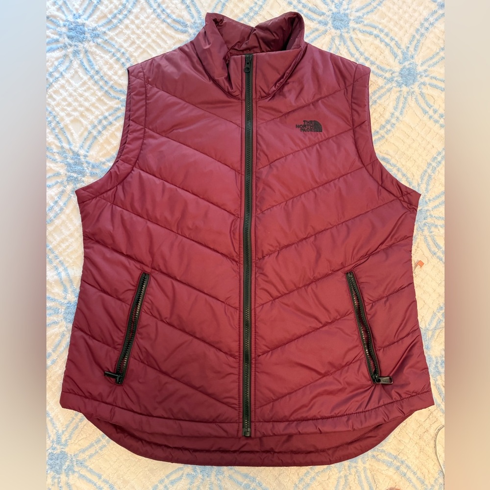 Women’s North Face puffer vest maroon XL